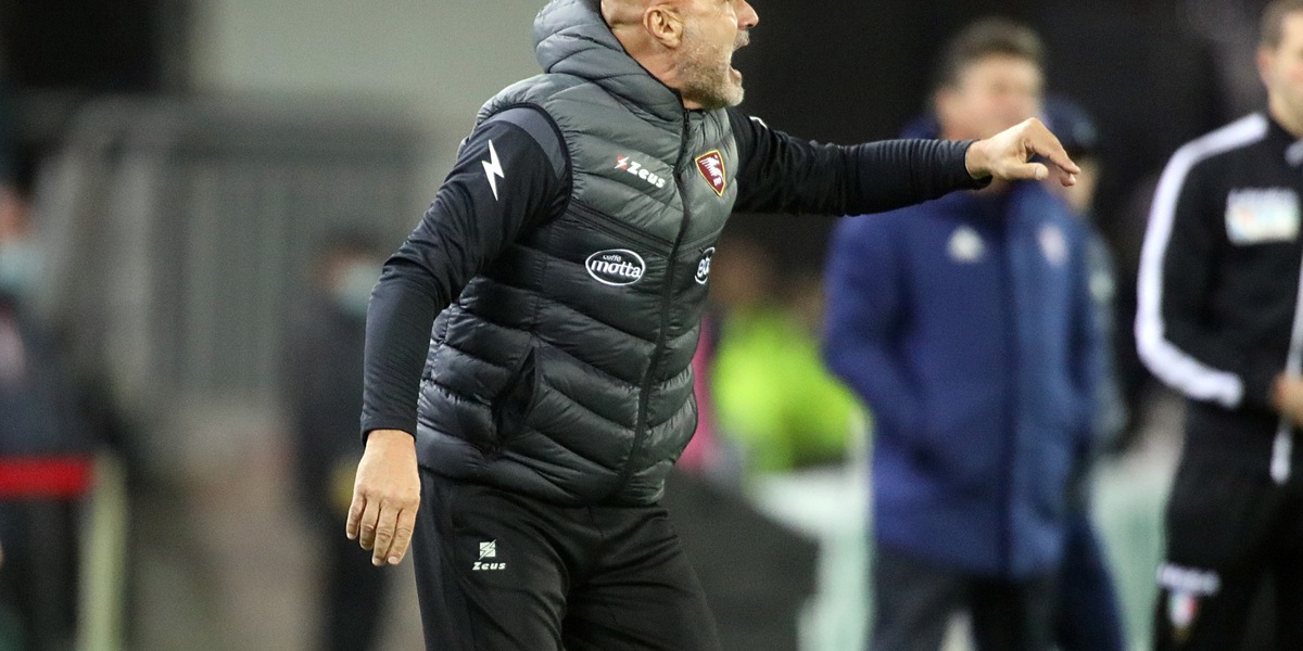 Salernitana, Colantuono: "Dobbiamo restare attaccati alle altre"