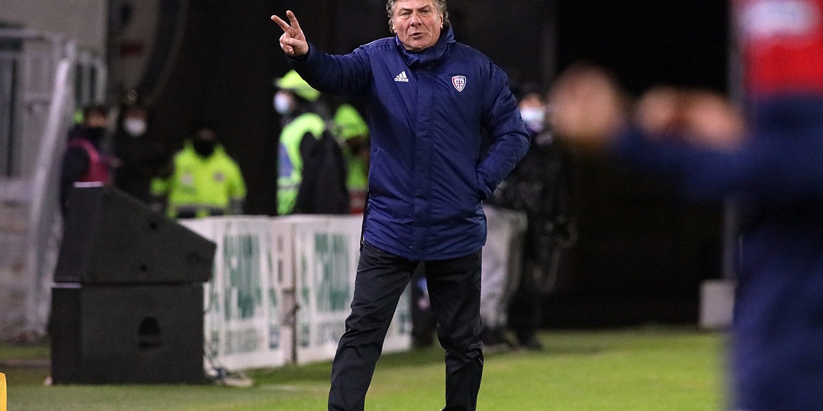 Cagliari, Mazzarri: "Contro l'Inter serve coraggio e sbagliare poco"
