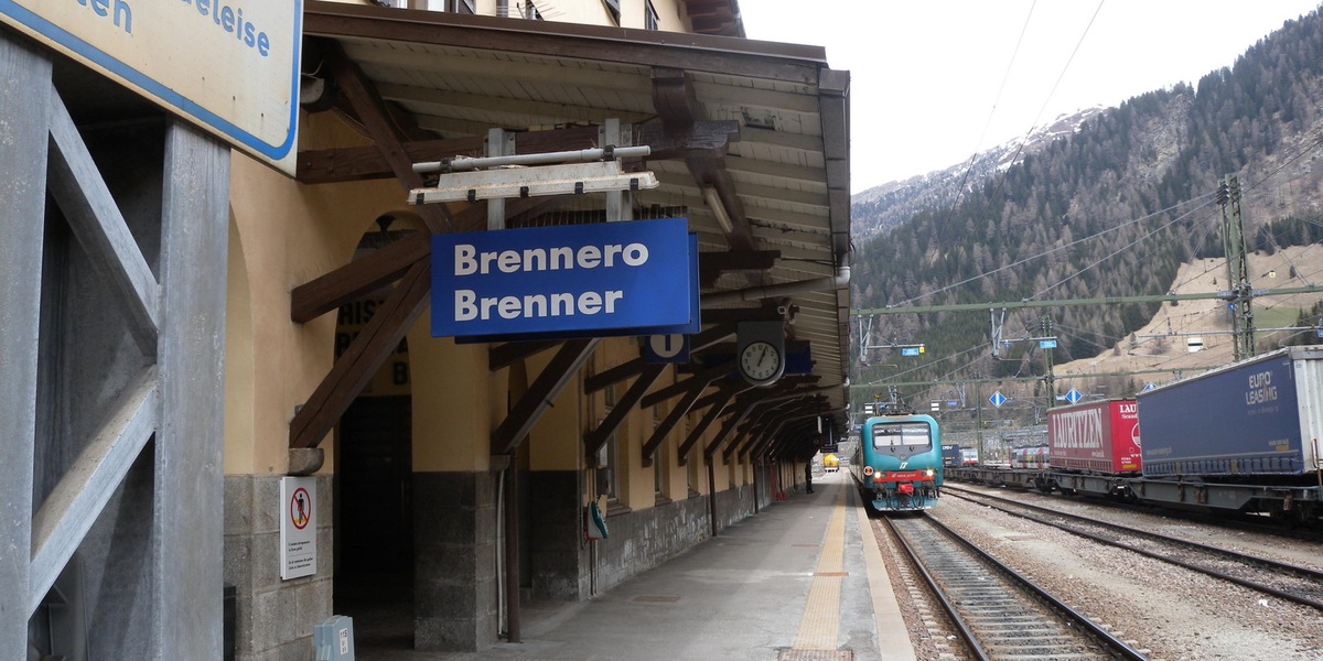 Migranti travolti e uccisi da un treno: tragedia nel Brennero