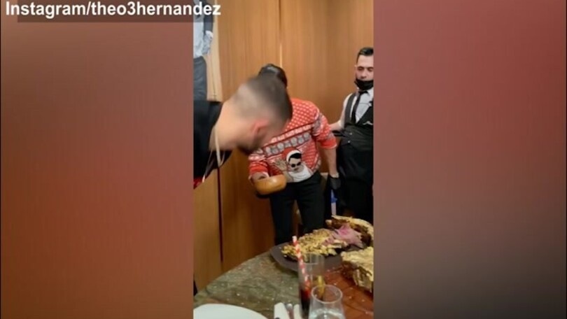 Theo Hernandez imita Salt Bae: ecco il risultato!
