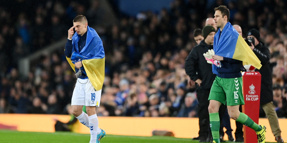 L'Everton si schiera con Mykolenko: capitano per una notte