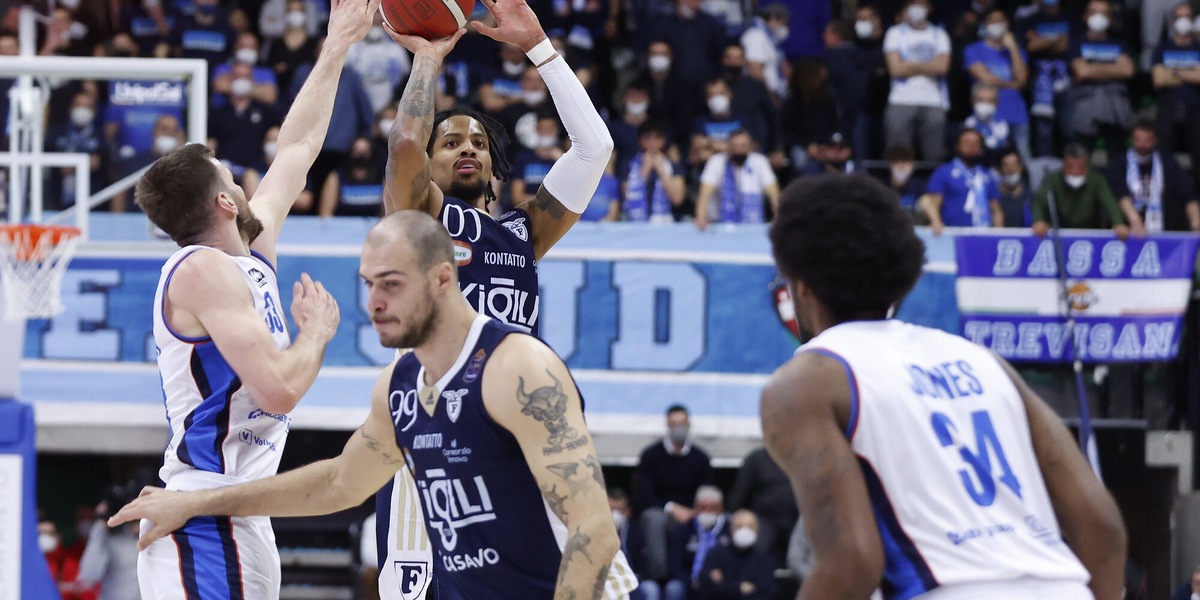Serie A, torna a vincere la Fortitudo: Treviso ko all'overtime