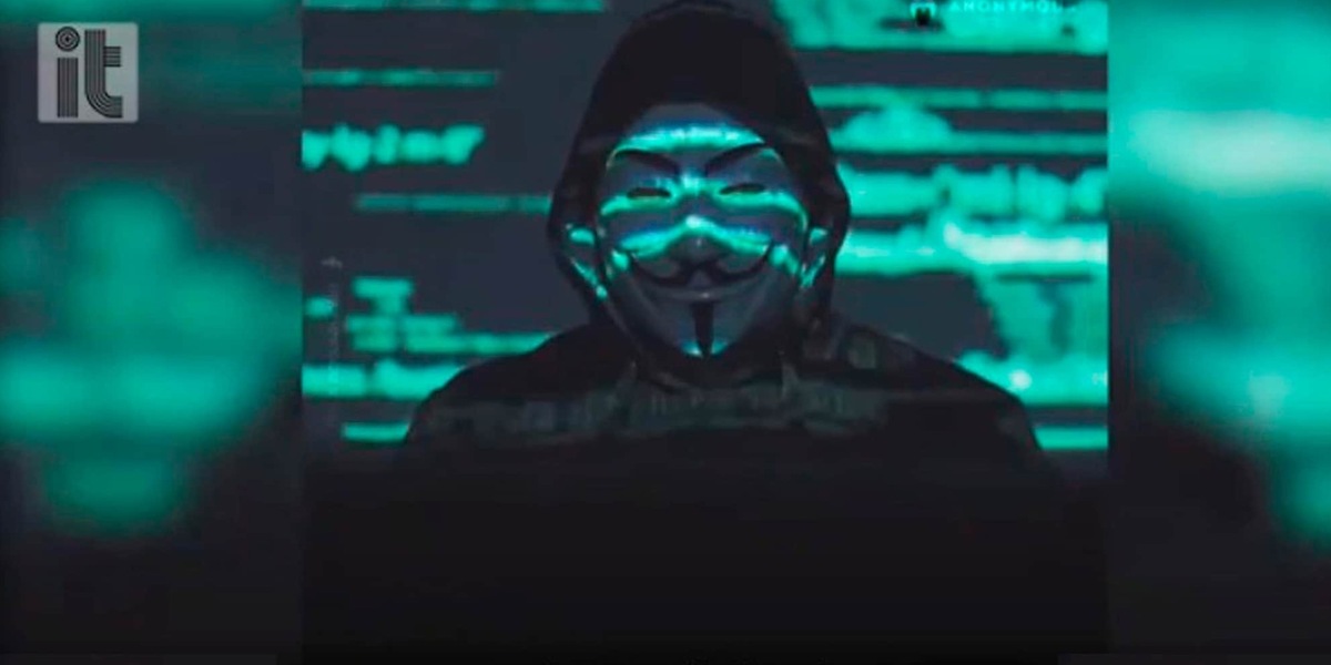 Il messaggio di Anonymous ai russi: "Rimuovete Putin"