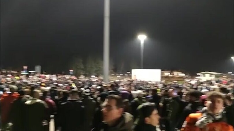 Juve-Villarreal, il pullman degli spagnoli accolto dai fischi del tifo juventino