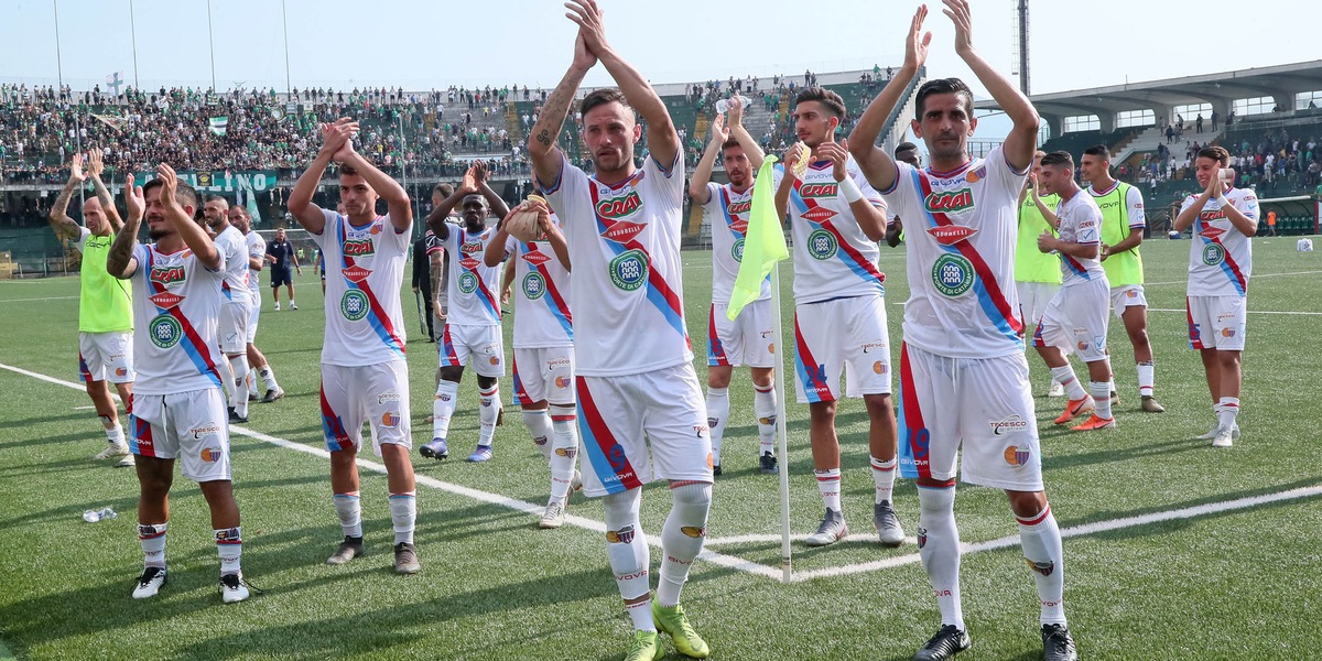 Catania, i giocatori scrivono all'Aic: "Non ci pagano gli stipendi"