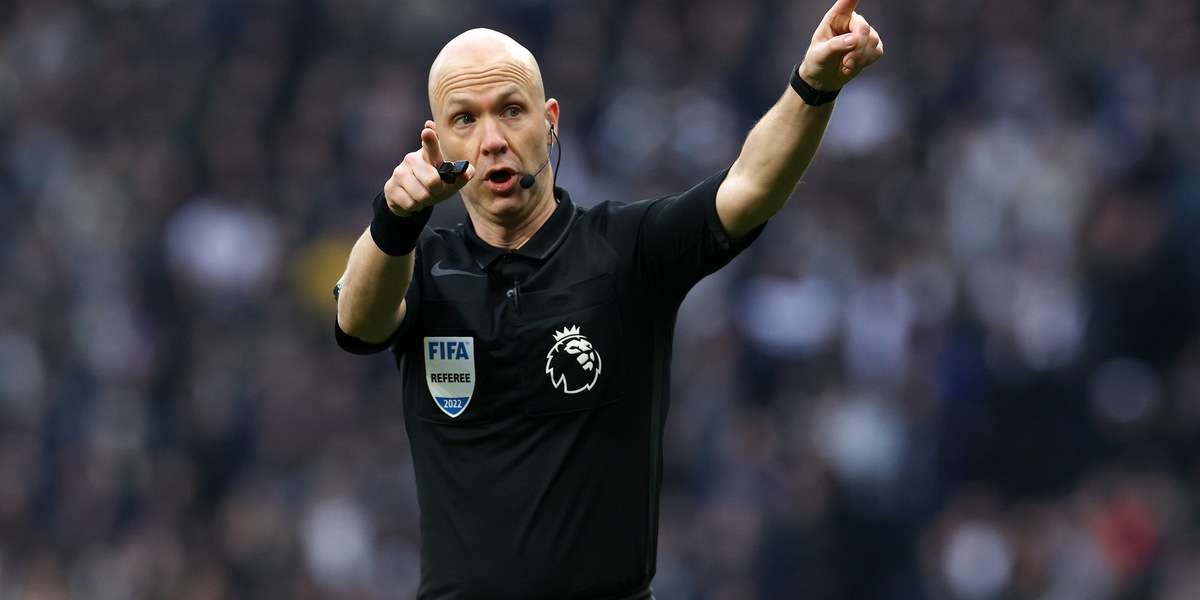City-Liverpool: arbitra Taylor, nato a Manchester. La rabbia dei tifosi dei Reds