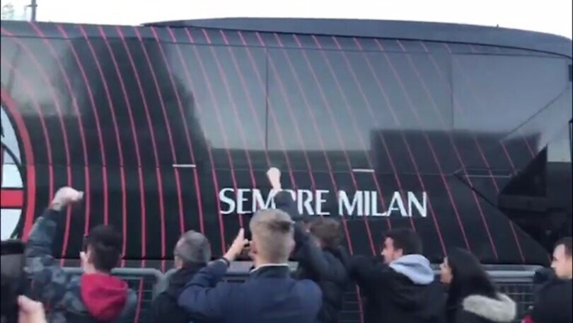 Torino-Milan, l'arrivo del pullman rossonero