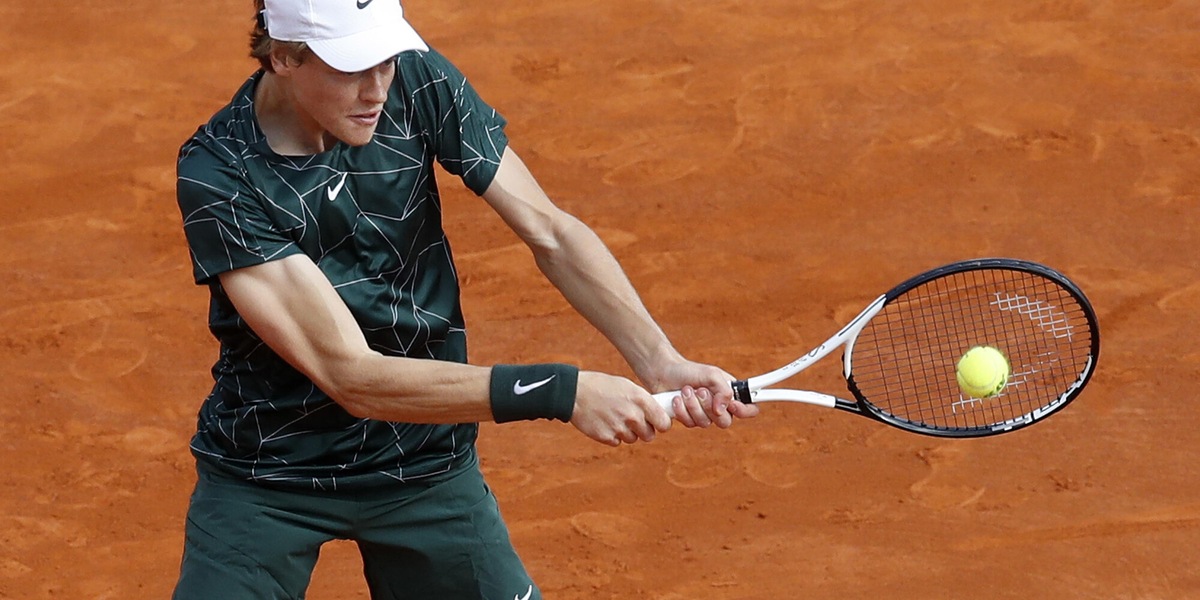 Sinner rischia il forfait poi batte Coric: buona la prima a Montecarlo