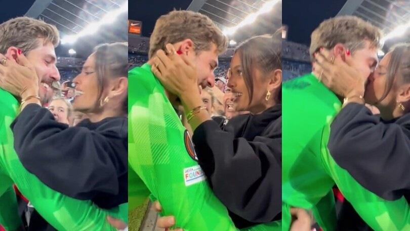 Trapp e Izabel, il romantico bacio dopo la conquista della semifinale di Europa League