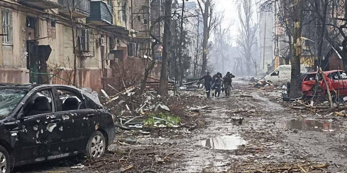 Zelensky posta le foto delle città distrutte: “Sarete responsabili”