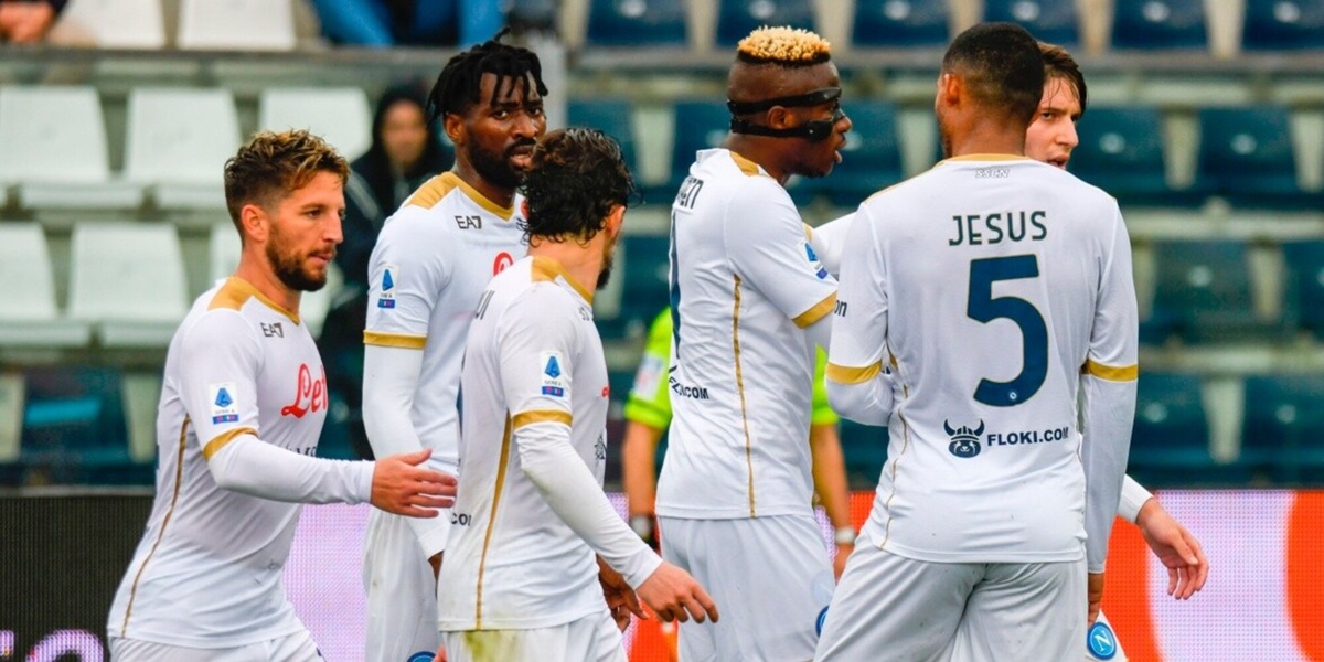Il Napoli: "In ritiro via agli incontri serali a cena per aprirsi"