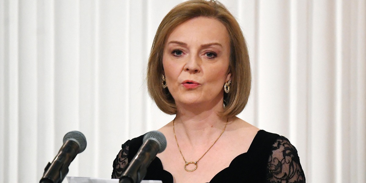 Ucraina, Liz Truss rivela: "Russia usa troll per disinformare sui social"