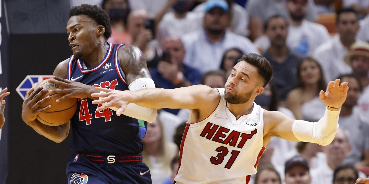 Nba, playoff: Dallas ko con Phoenix, Miami supera Philadelphia