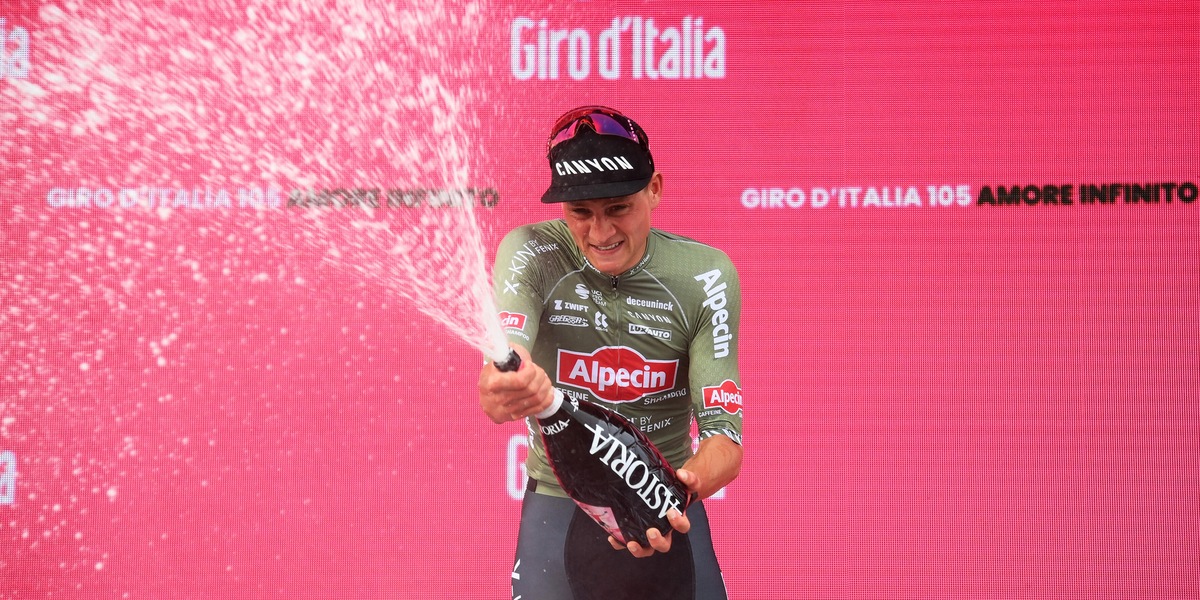 Giro d'Italia 2022, a Van Der Poel la 1ª tappa e la maglia rosa
