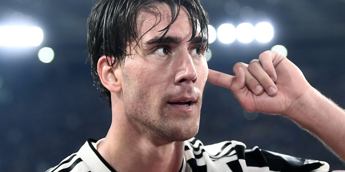 Fiorentina-Juve, Vlahovic bersagliato da fischi e cori dei tifosi viola