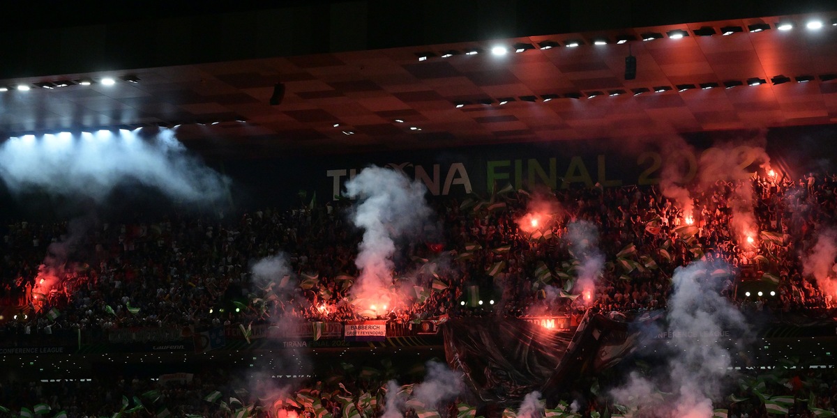 "Palpata su seno e fondoschiena senza motivo": la denuncia shock dopo Roma-Feyenoord