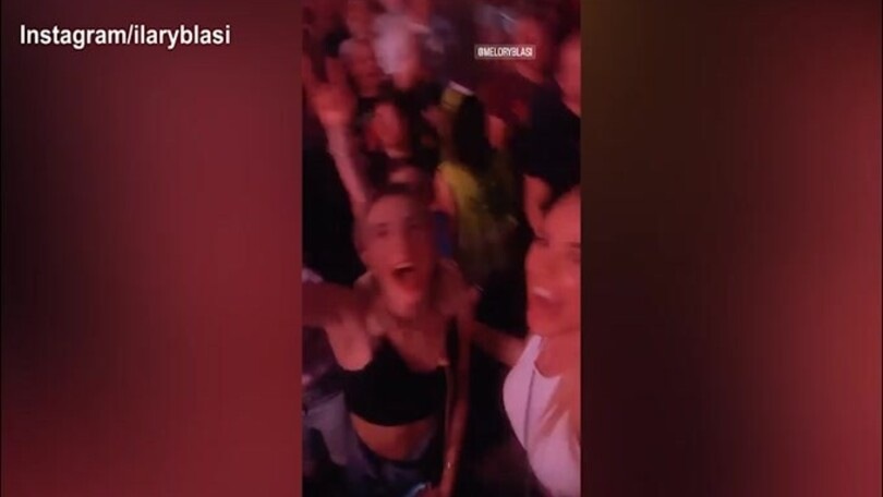 Ilary Blasi, che carica al concerto di Vasco Rossi!