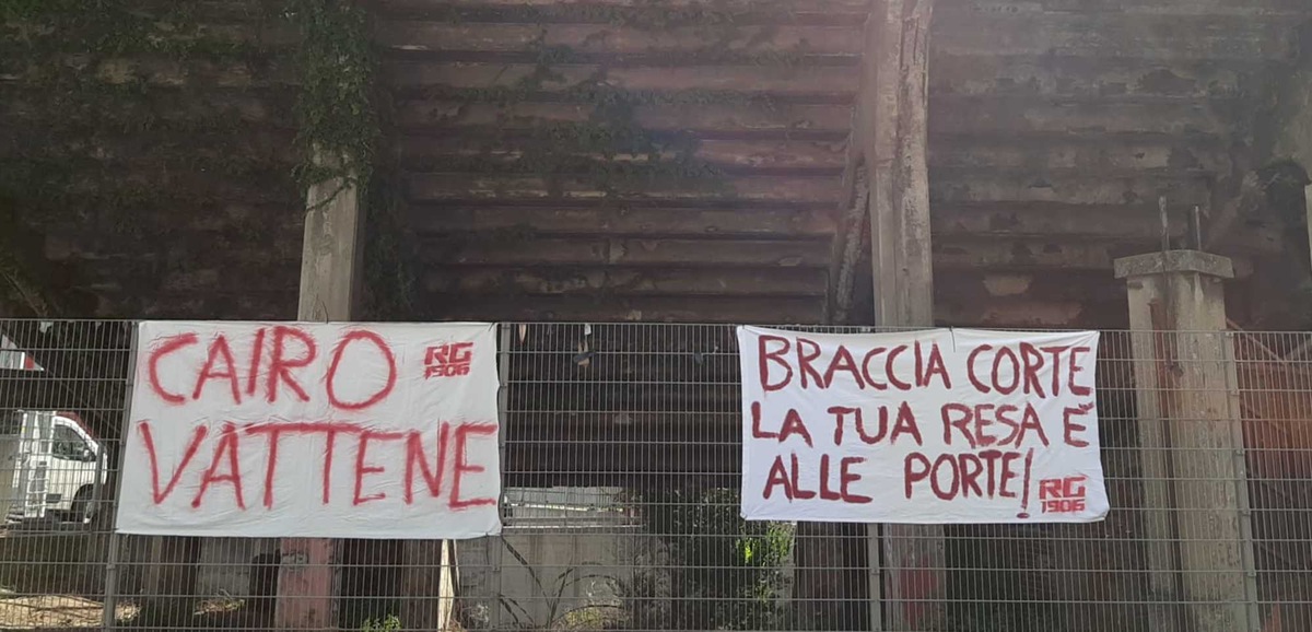 Torino, via al raduno. Cairo contestato