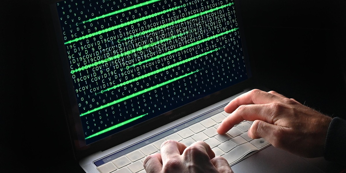 Commissiona l'omicidio del rivale in amore pagando in criptovalute