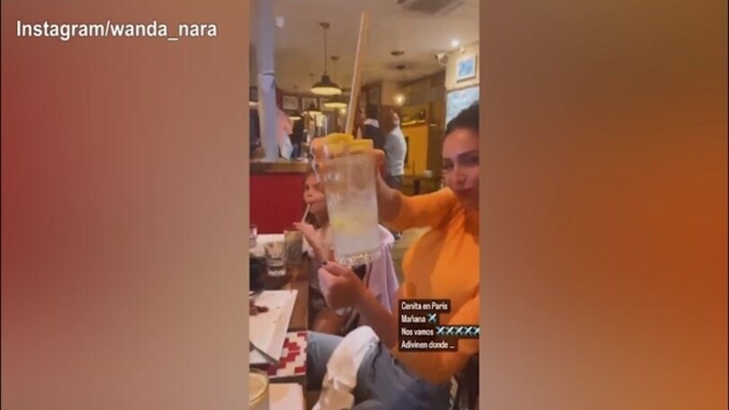 Parigi, cena tra sorelle Nara