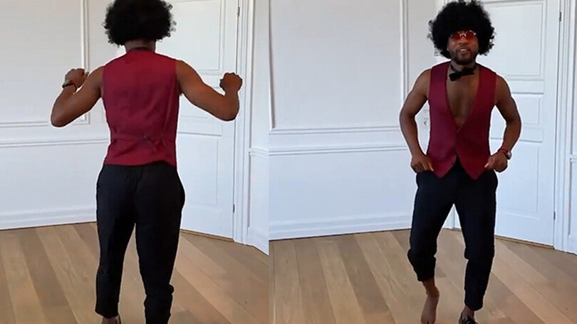 Patrice Evra show! Da cantante a ballerino...