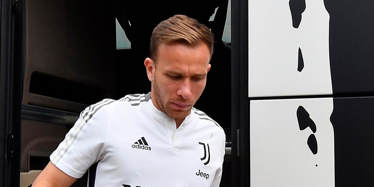 Juve, l'agente di Arthur: "Piace al Valencia e lui vuole andare"