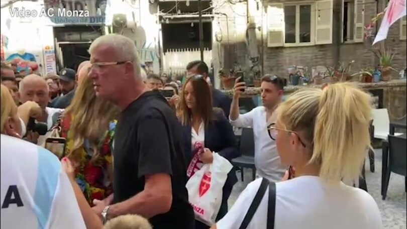 Napoli-Monza, la visita di Galliani al murales di Maradona