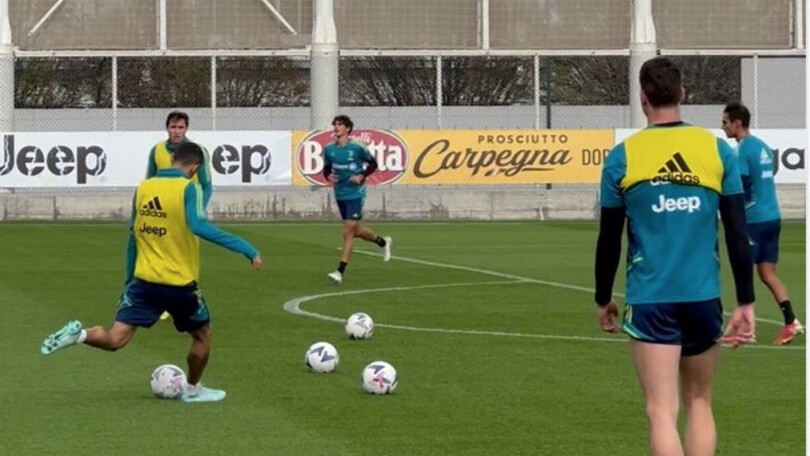 Juventus al lavoro, Di Maria fa centro: sulla traversa!