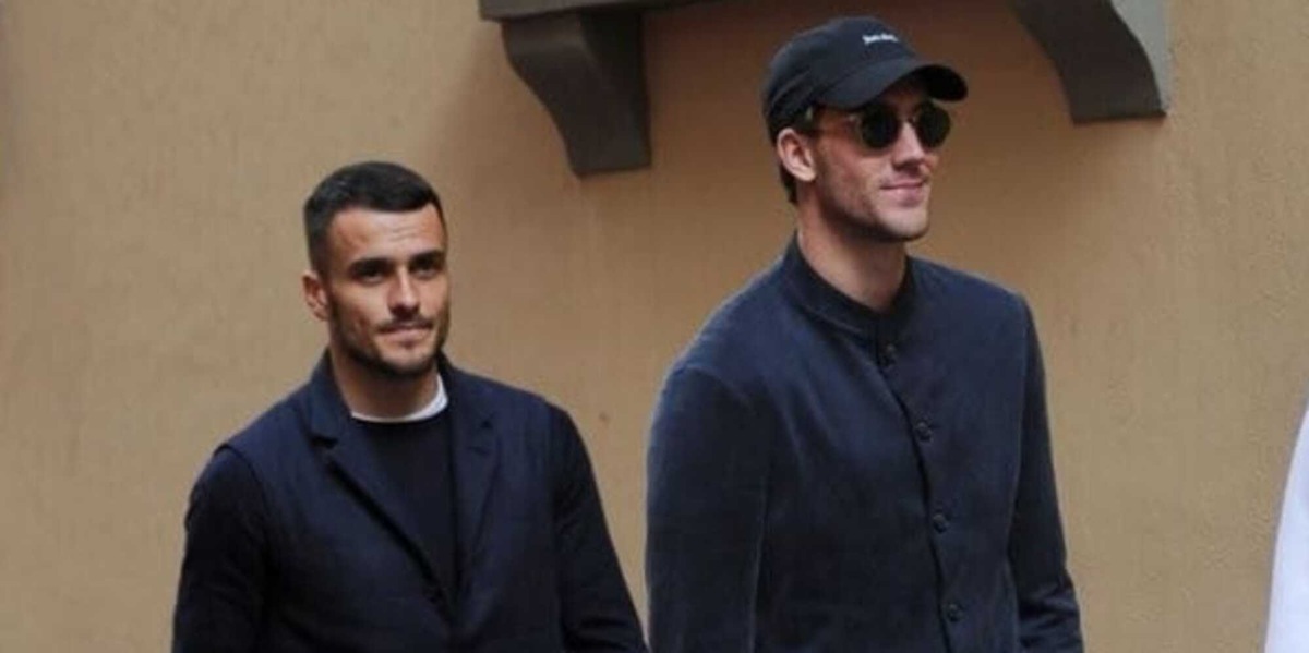 Vlahovic e Kostic, gli inseparabili della Juventus. Che look, Dusan!