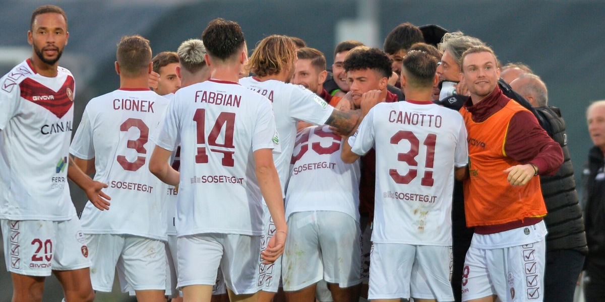 Serie B, Reggina al comando col Frosinone, Ascoli ko. Benevento e Spal: ko per Cannavaro e De Rossi