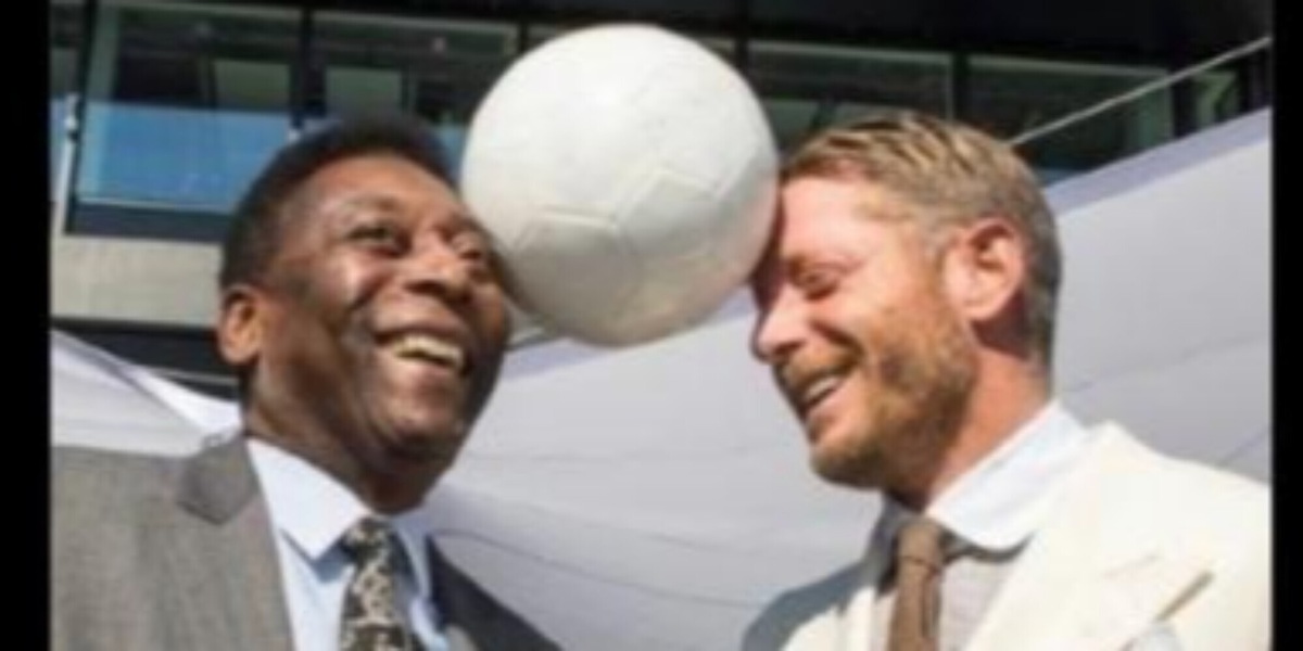 Il post di Lapo Elkann per Pelé: «Oggi è morto il re del calcio»