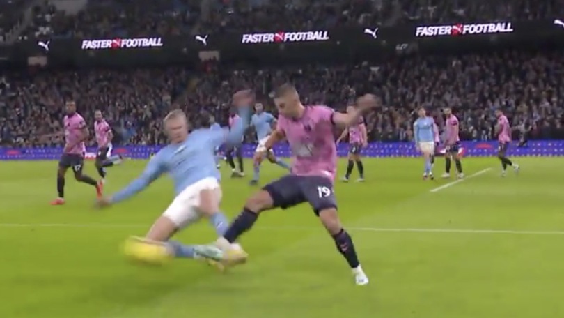 Haaland, l'intervento su Mykolenko in City-Everton
