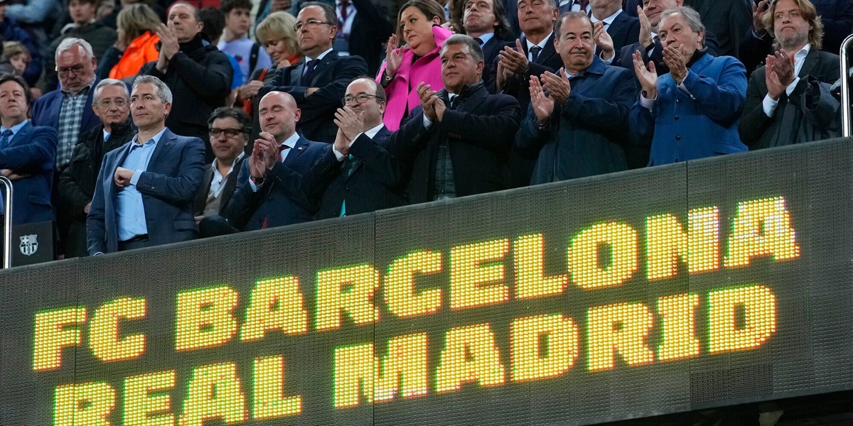 Barcellona-Real Madrid, i tifosi blaugrana cantano "Messi, Messi" al 10’