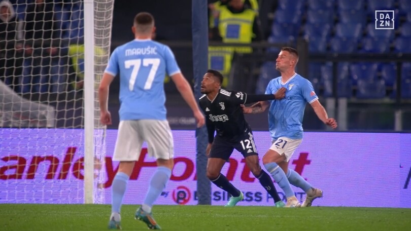 Milinkovic-Savic, l'intervento su Alex Sandro sul gol della Lazio