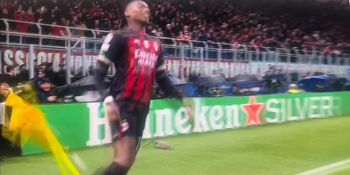 Milan-Napoli, Leao spacca la bandierina: nessun giallo e furia Spalletti!