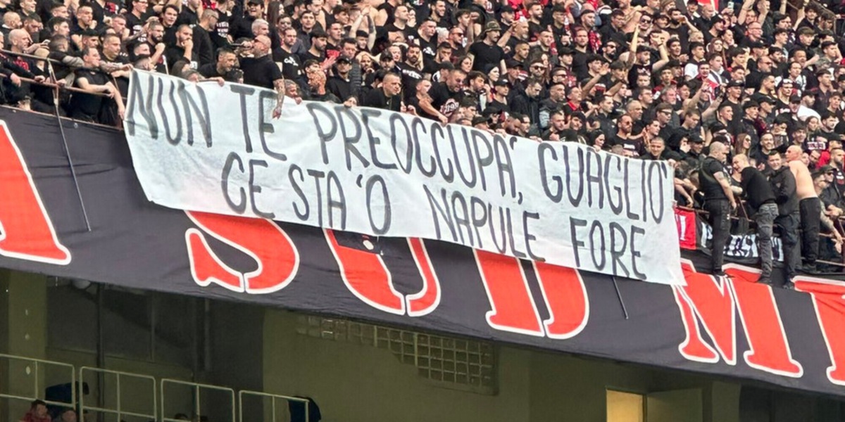 Milan-Lecce, lo striscione sfottò al Napoli fuori dalla Champions