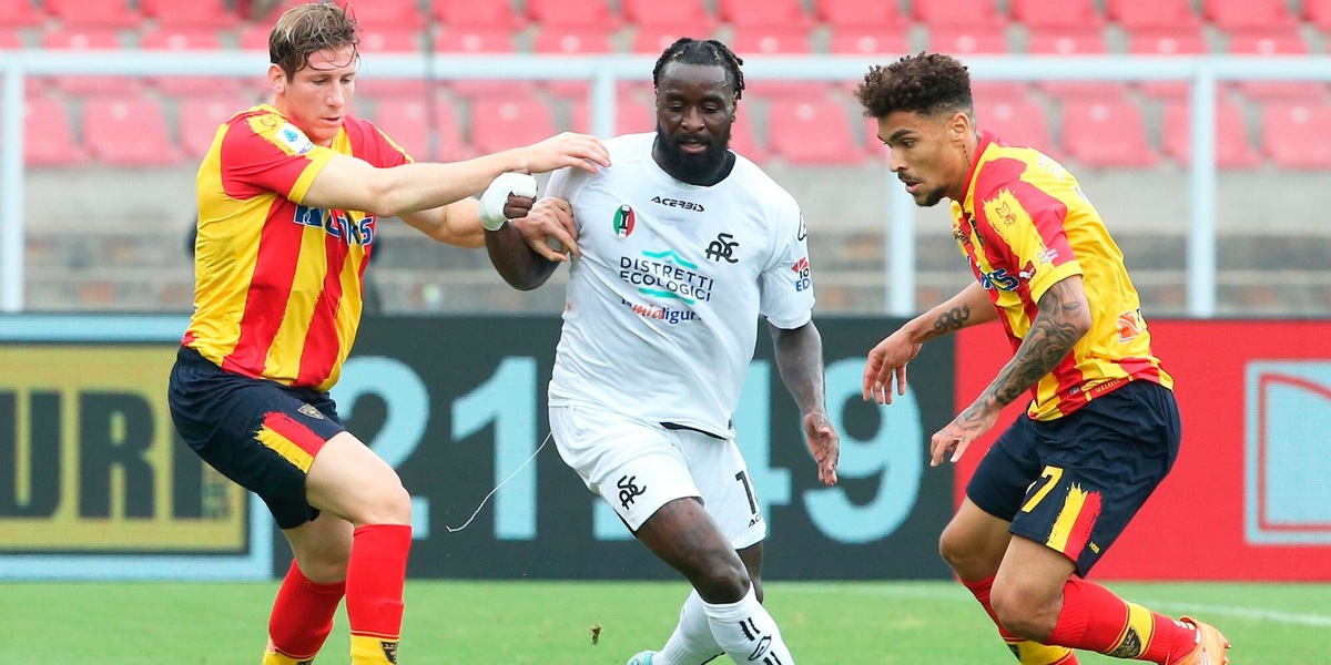 Lecce-Spezia 0-0: Cremonese aritmeticamente in Serie B