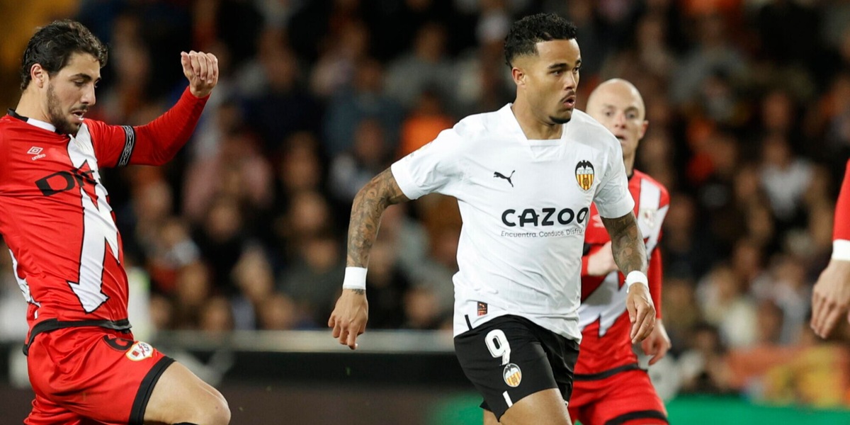 Valencia, ladri in casa Kluivert: aggressione e furto alla compagna