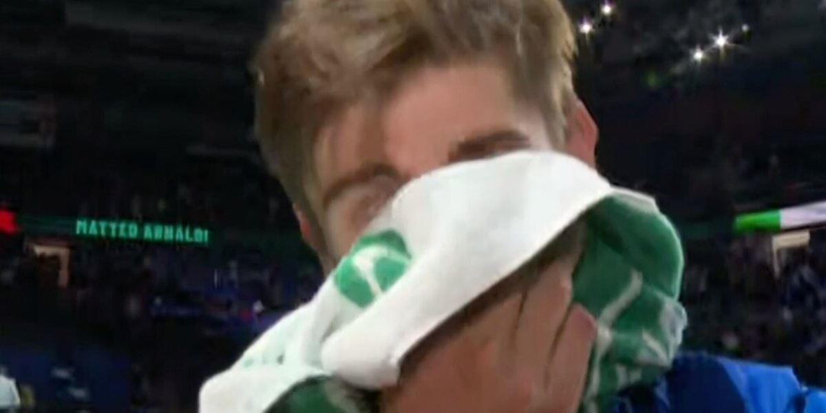 Arnaldi, lacrime dopo l’impresa di Coppa Davis: la dedica speciale in tv