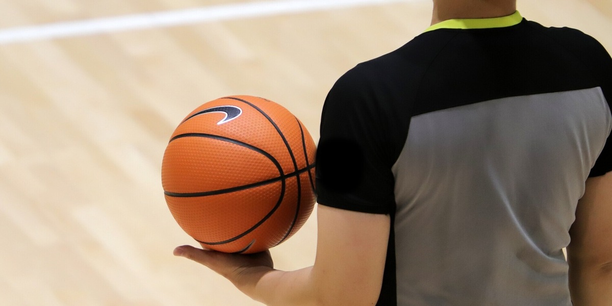 "Devi fare la fine della Cecchettin": frase shock all'arbitro donna, Daspo