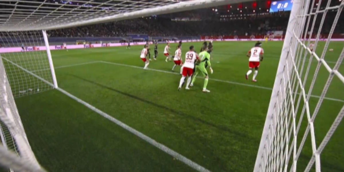 Lipsia furioso, il gol di Sesko e la polemica: sui social spunta... Ancelotti