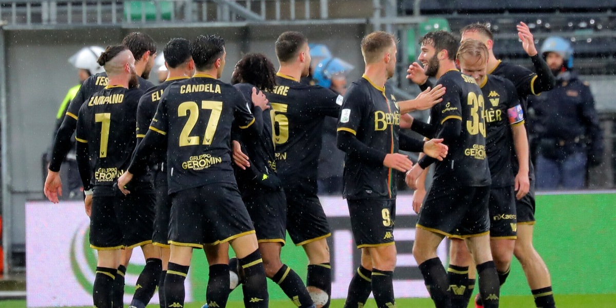 Venezia, tris al Bari e terzo posto! Palermo, a Lecco basta Nedelcearu