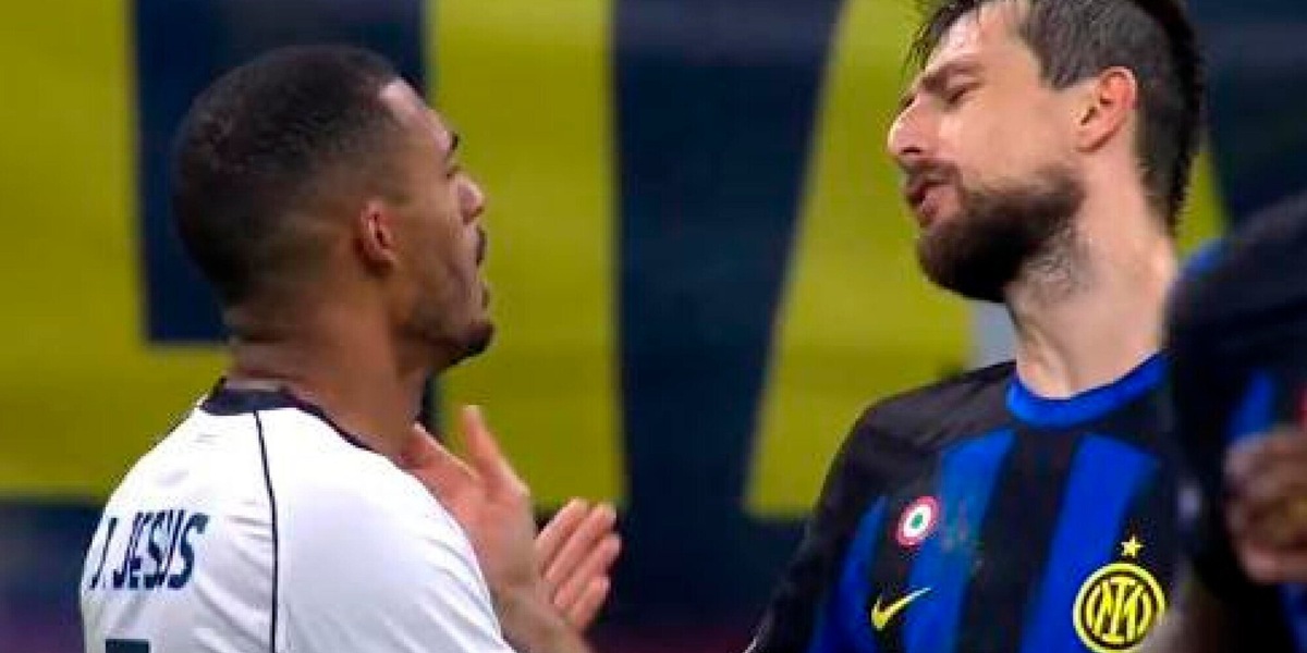 Acerbi e il razzismo: "Allora condanniamo anche gli insulti ai serbi..."