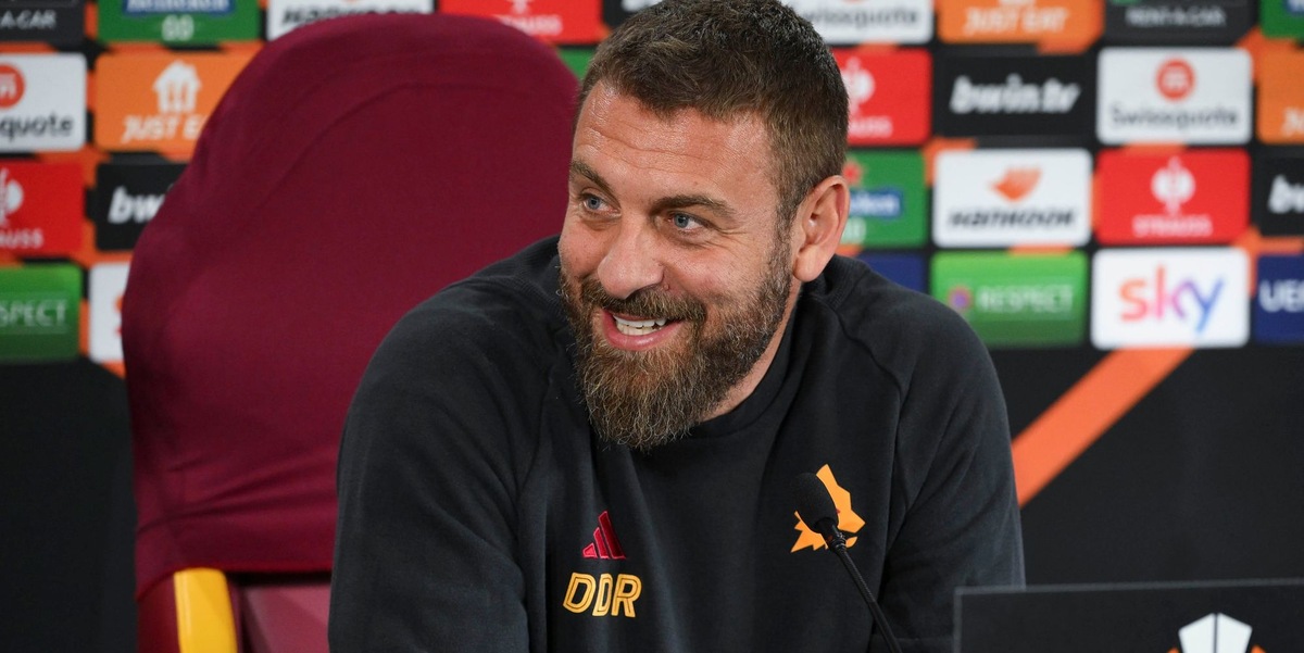 De Rossi, il Bayer Leverkusen e due speranze: "Lukaku e Smalling in campo"
