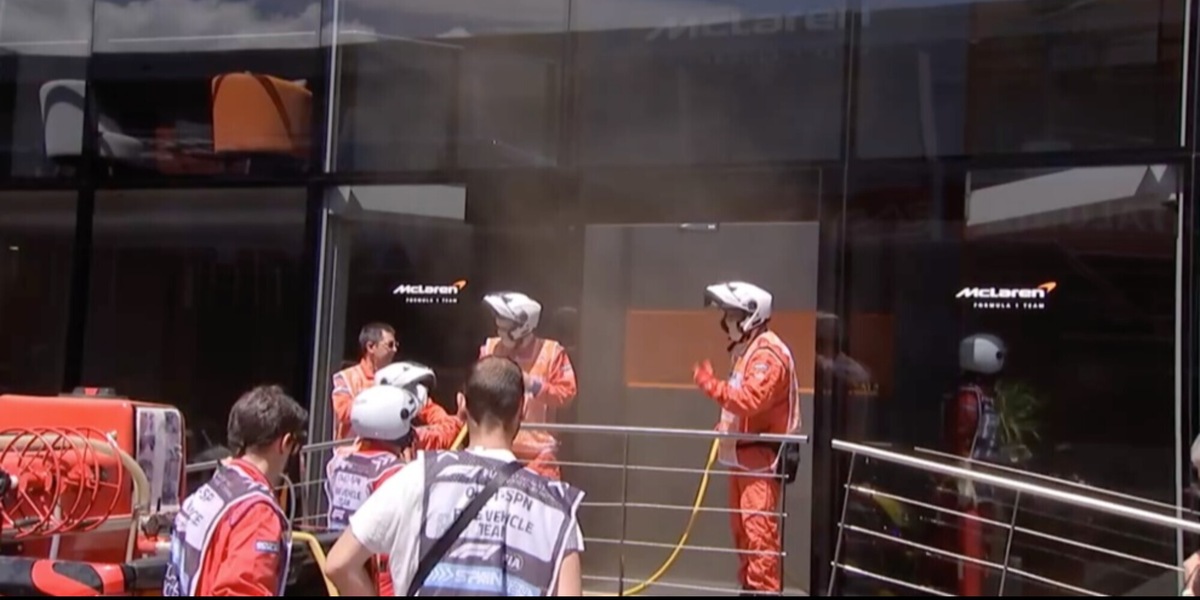 Paura nell’hospitality McLaren a Barcellona: fiamme e fumo prima delle libere