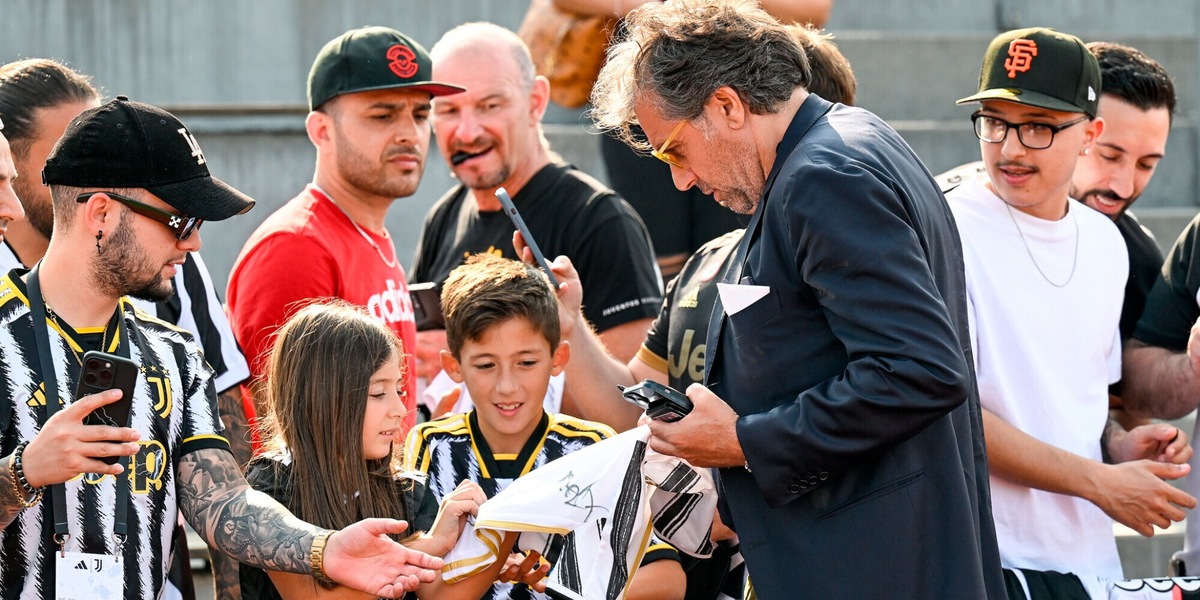 Giuntoli, dagli autografi in Germania a quelli di Koopmeiners e altri due...