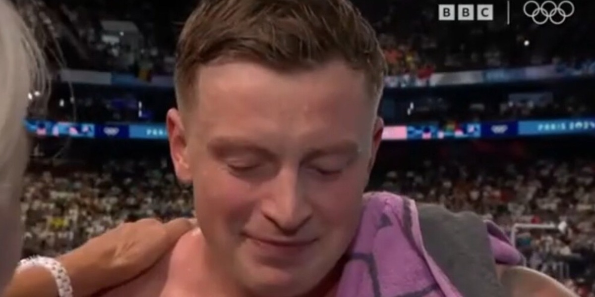 Peaty in lacrime dopo l’oro di Martinenghi: la storia commuove Parigi