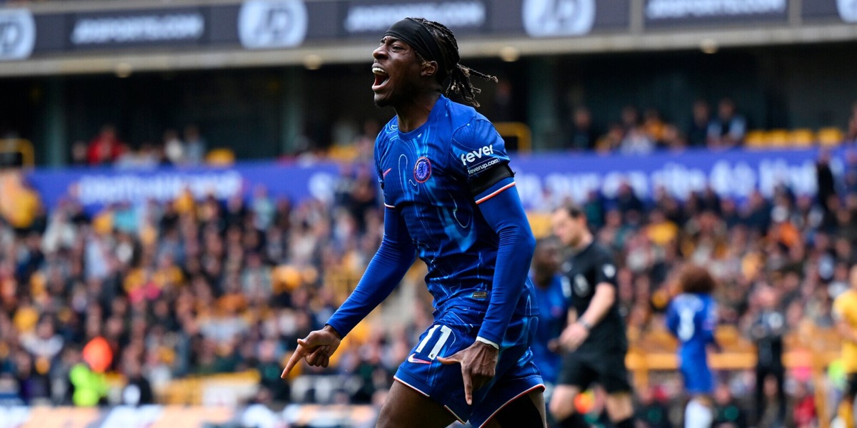 Il Chelsea umilia i Wolves: tripletta Madueke. Il Liverpool vola
