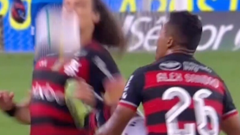 Alex Sandro ne combina un'altra: intervento killer al... compagno di squadra