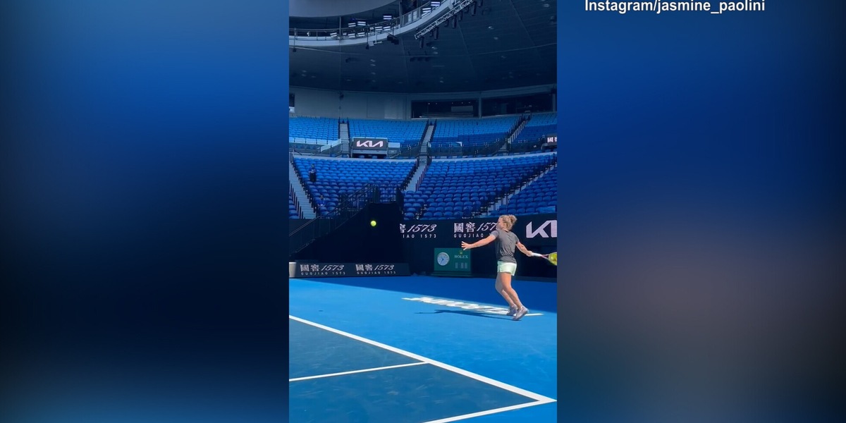 Tennis, Jasmine Paolini si allena per gli Australian Open